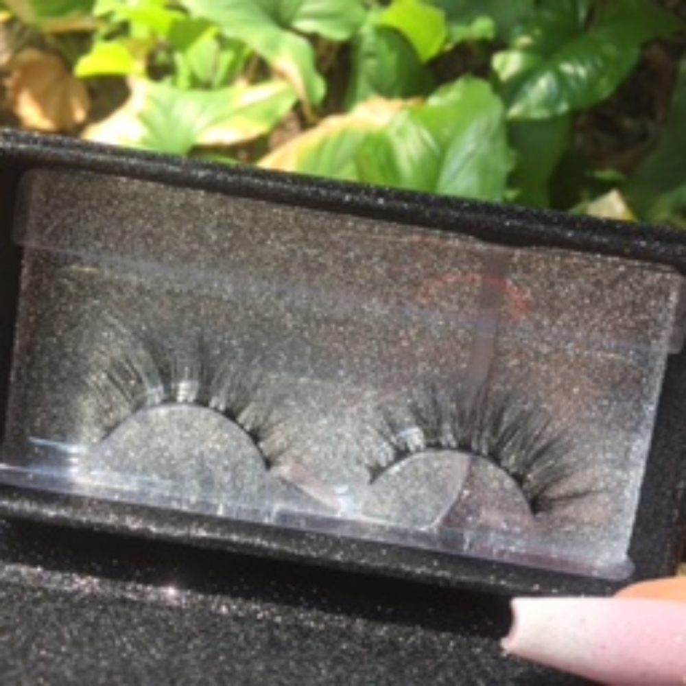 Natural mink eyelashes